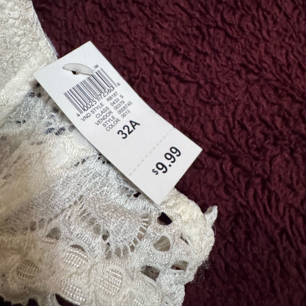 Women bras Size 32A - Picture 2 of 4